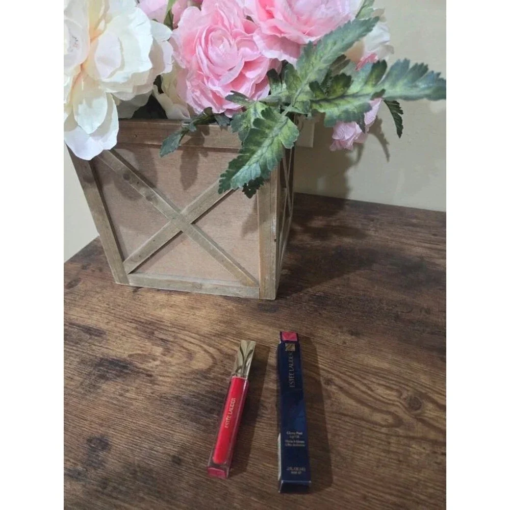 NIB Estēe Estee Lauder Pure Color Glossy Pout Lip Oil – 01 Raspberry Squeeze
